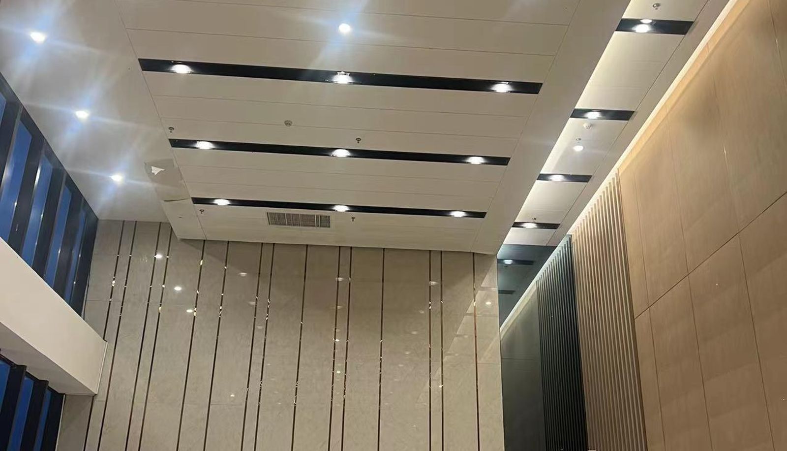Zewnętrzna część hotelu - Yingnao Hotel (Qingshanhu Baolong Plaza Store)