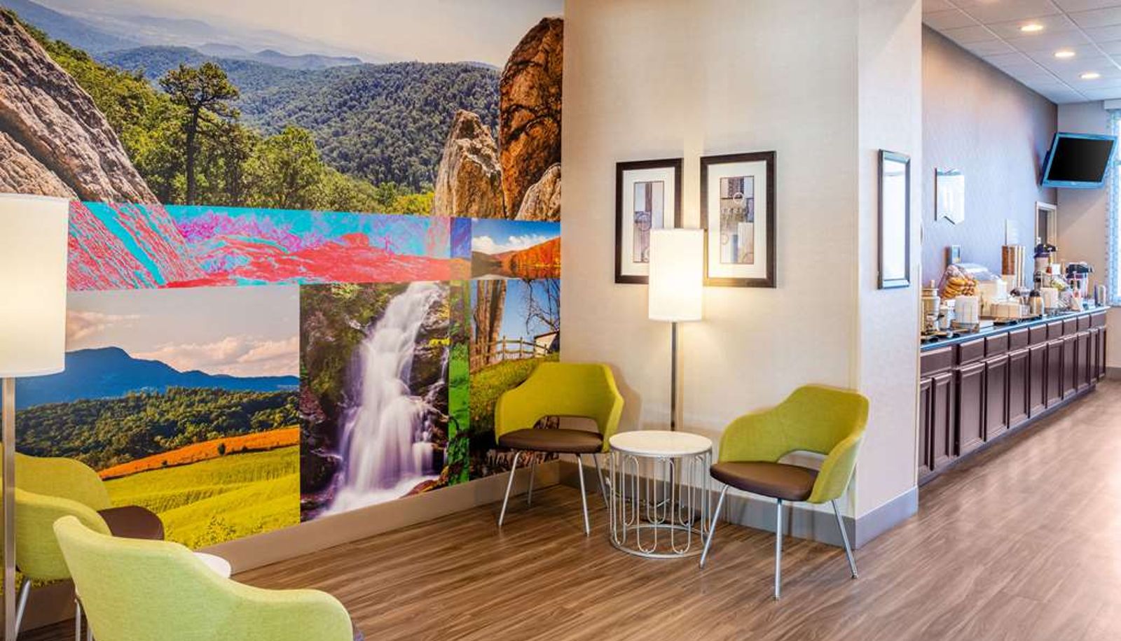 Lobby - Clarion Pointe Harrisonburg