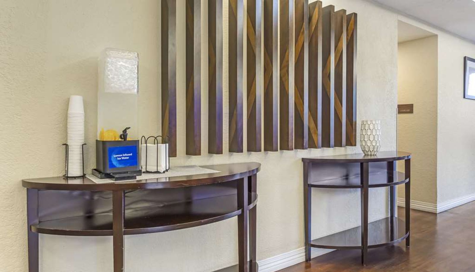 Lobby - Comfort Inn & Suites Sea-Tac Airport