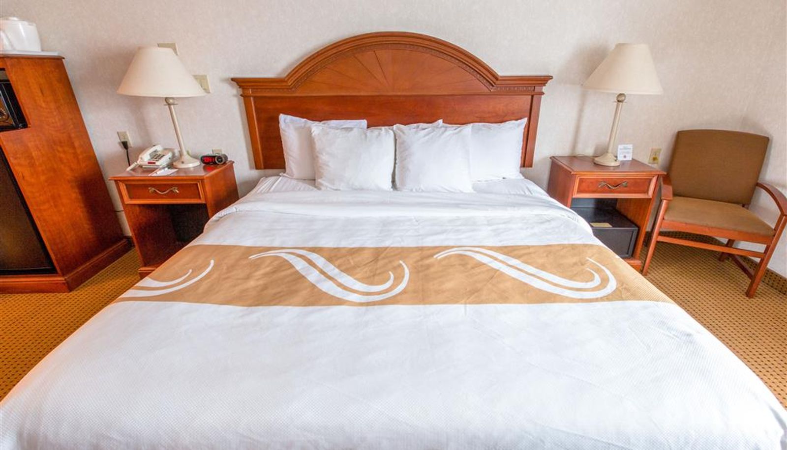 Room - Quality Inn & Suites University