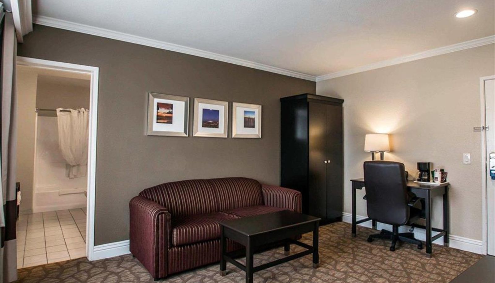 Room - Comfort Suites San Clemente Beach