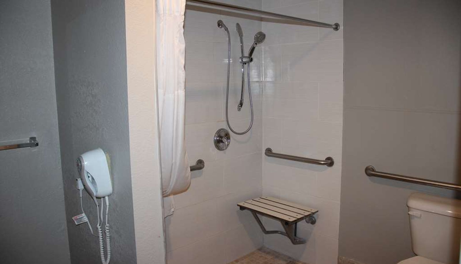 Zimmer - Boca Suites Deerfield Beach SureStay Collection by BW