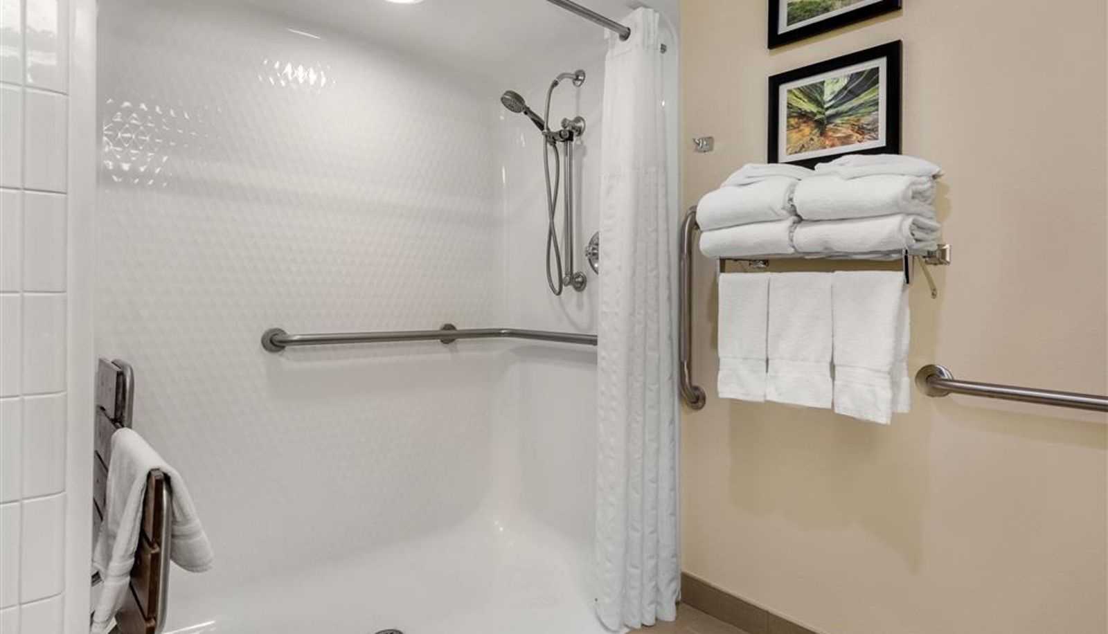 Camera - Comfort Suites Lafayette University Area