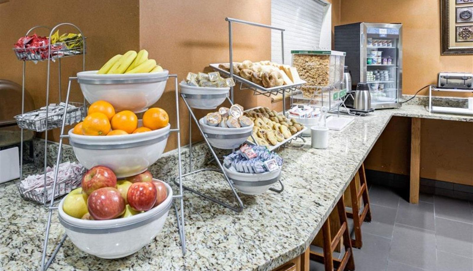 Restaurant - Comfort Suites Kansas City-Liberty