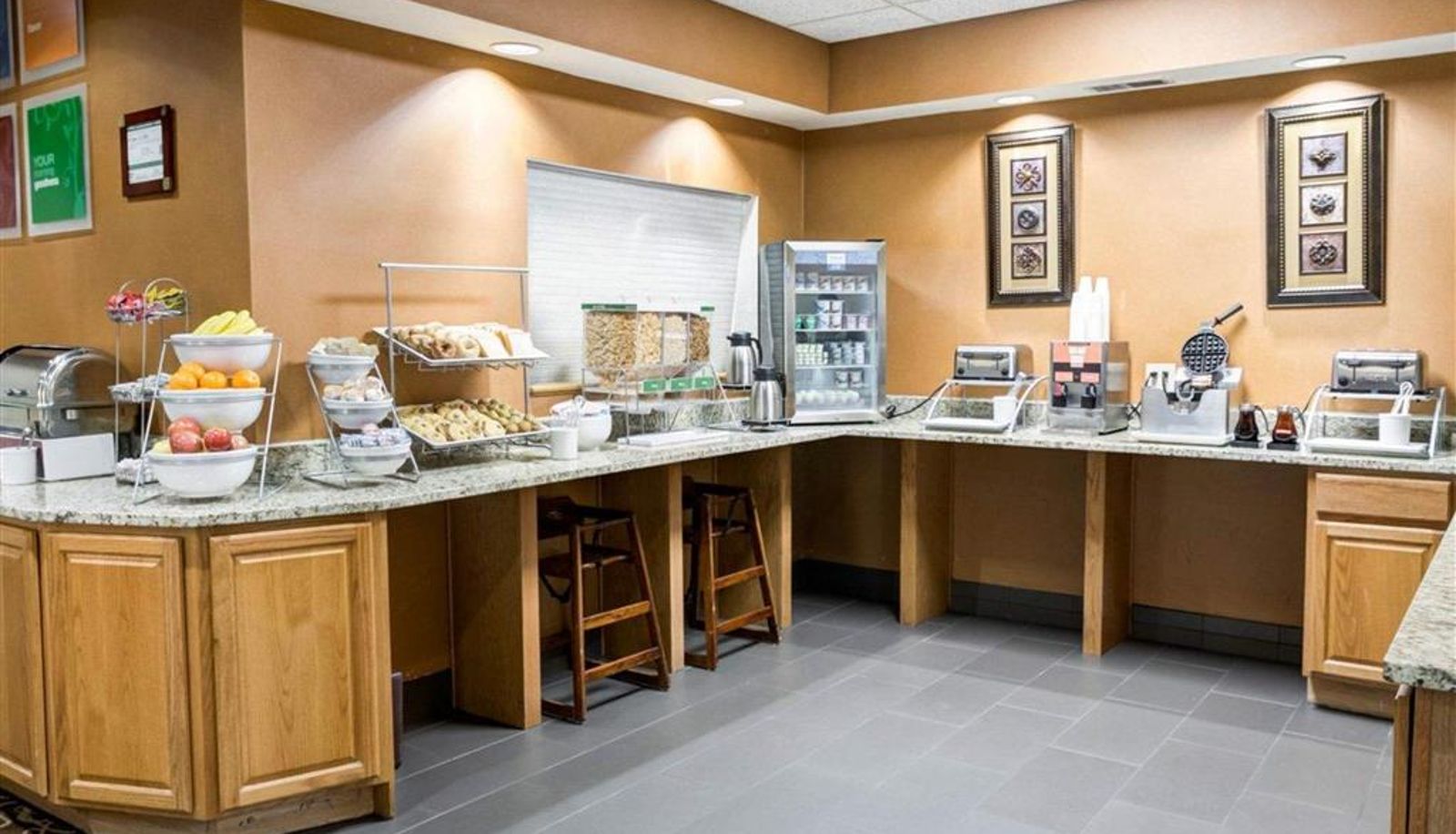 Restaurant - Comfort Suites Kansas City-Liberty
