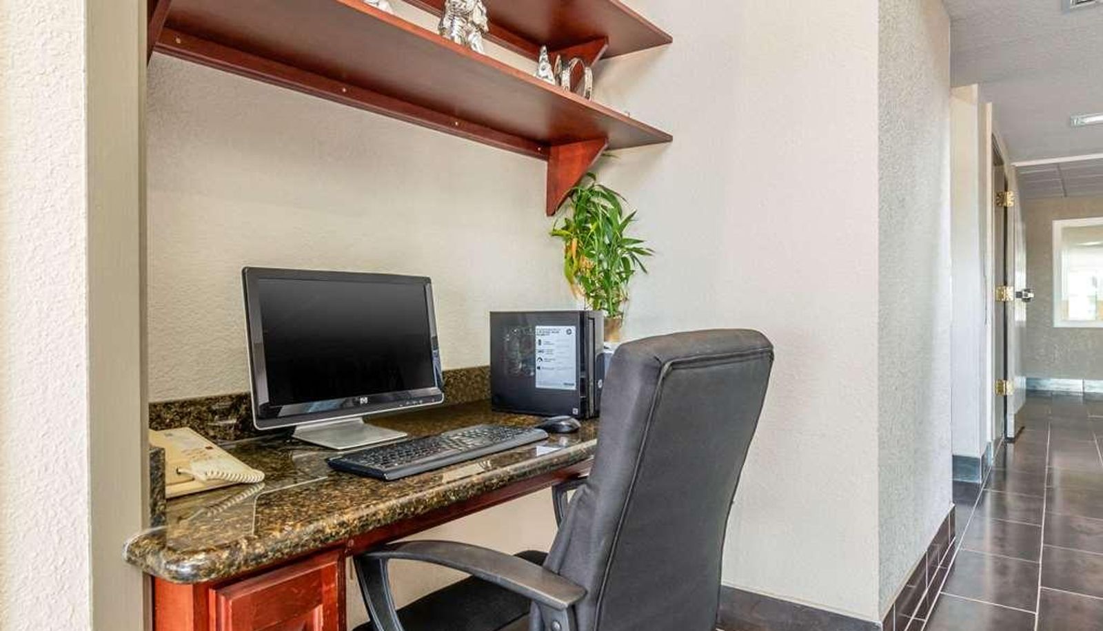 Centrum biznesowe - Quality Suites Kansas City International Airport