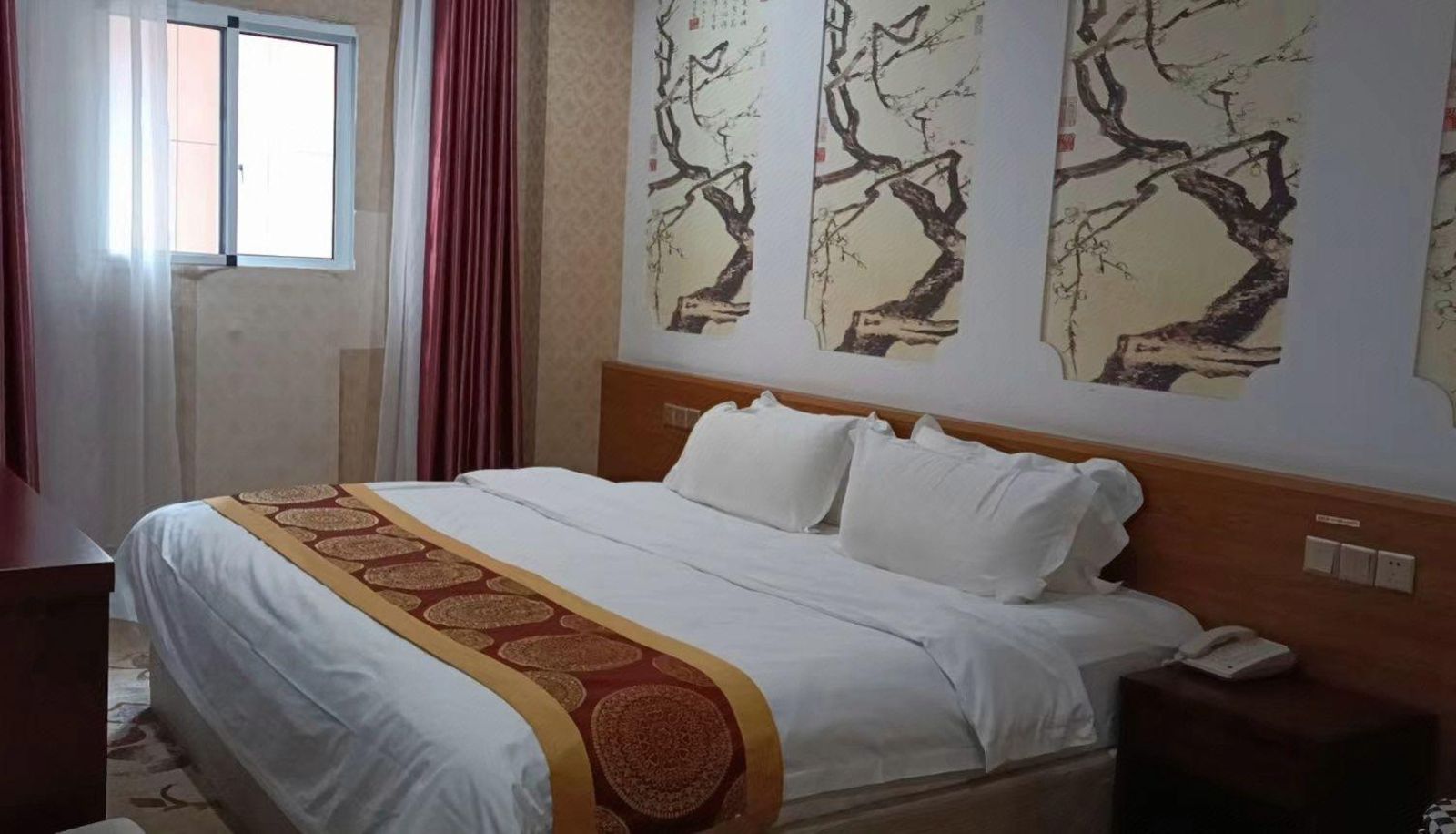 Camera business - under the banner of Rujia  Tongcheng  Wenchang Street Huayi Selected Hotel on Tongkang Road