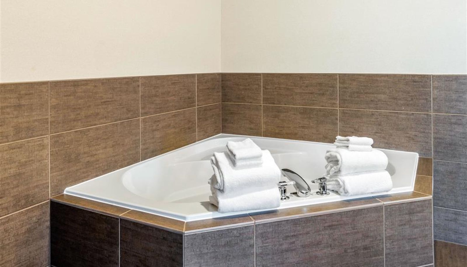 Camera - Comfort Suites Yakima
