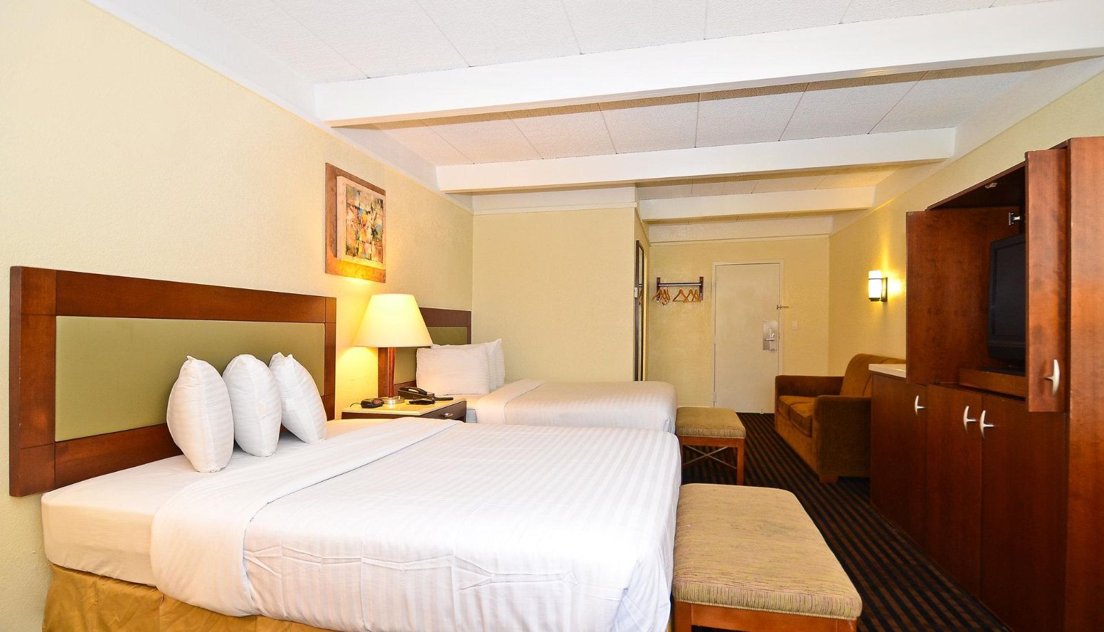 Camera - Lexington Inn & Suites NW Chicago Elgin