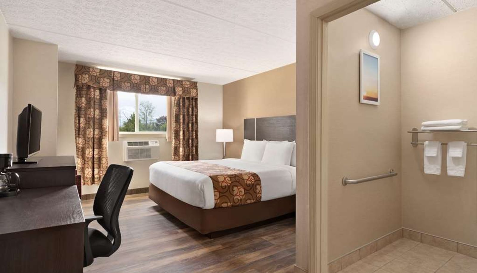 Zimmer - Spark by Hilton Portland Airport Maine Mall