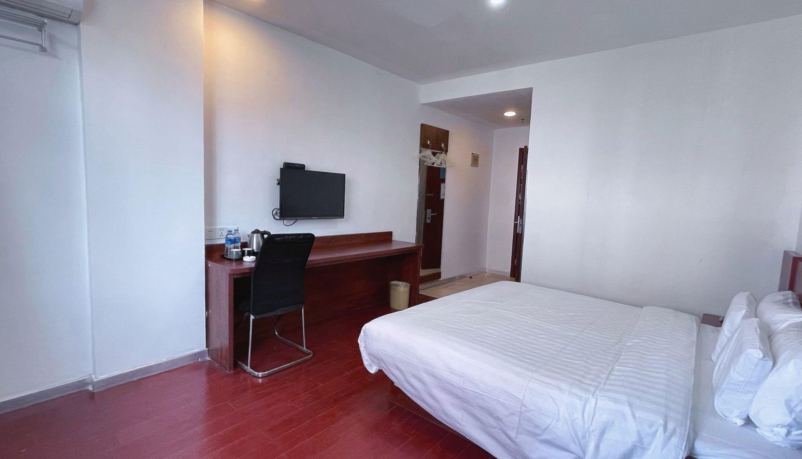Camera business - Home Inn - Lianyungang Donghai Pedestrian Street High Speed Rail Station Paibai Cloud Hotel