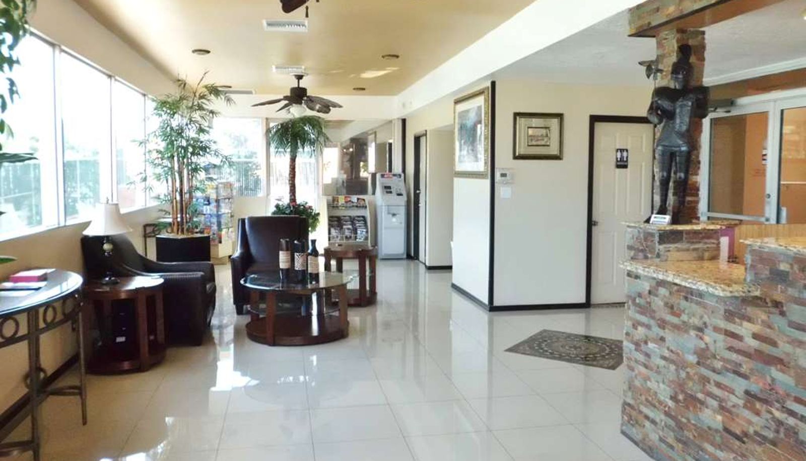 Salón - America's Best Inn Lakeland