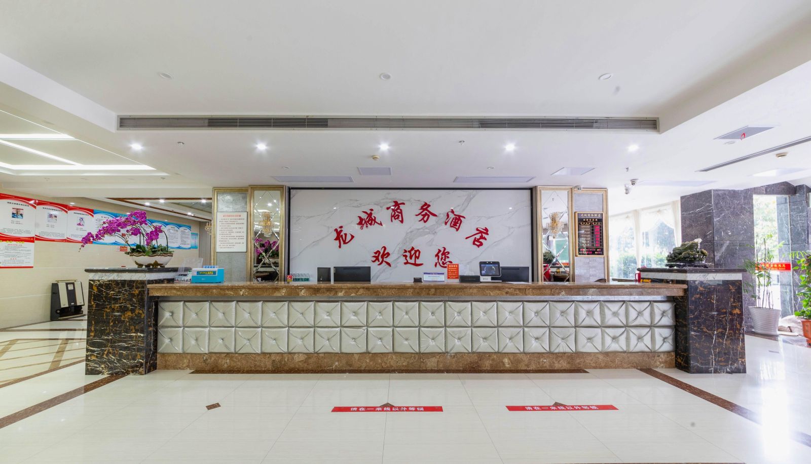 Zewnętrzna część hotelu - Longcheng Business Hotel (Mi Fu Plaza Store)