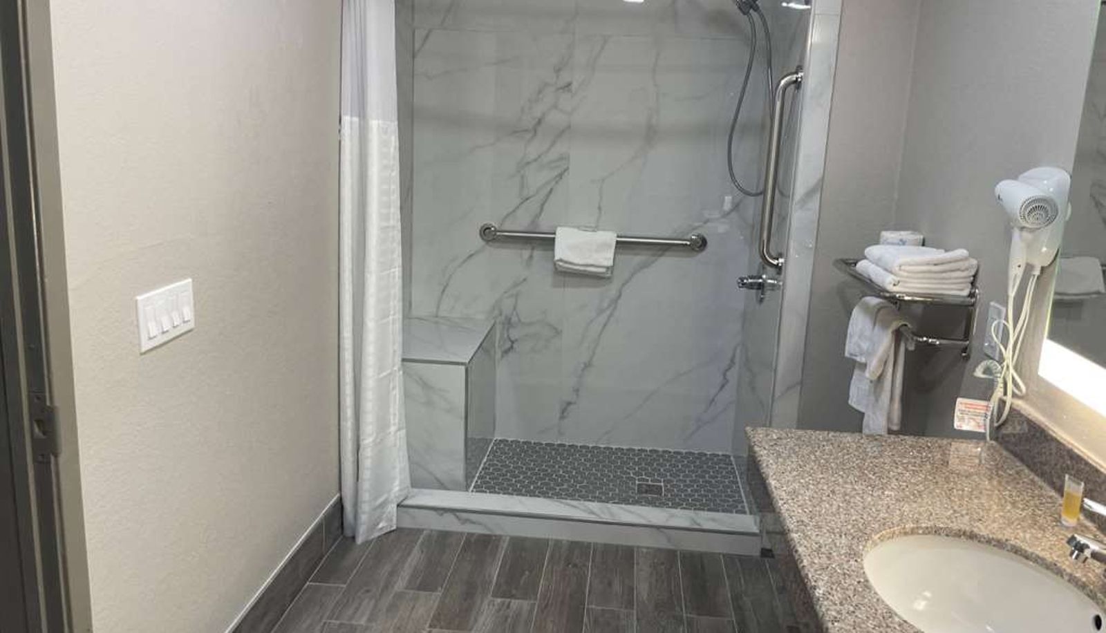 Room - Days Inn by Wyndham New Braunfels