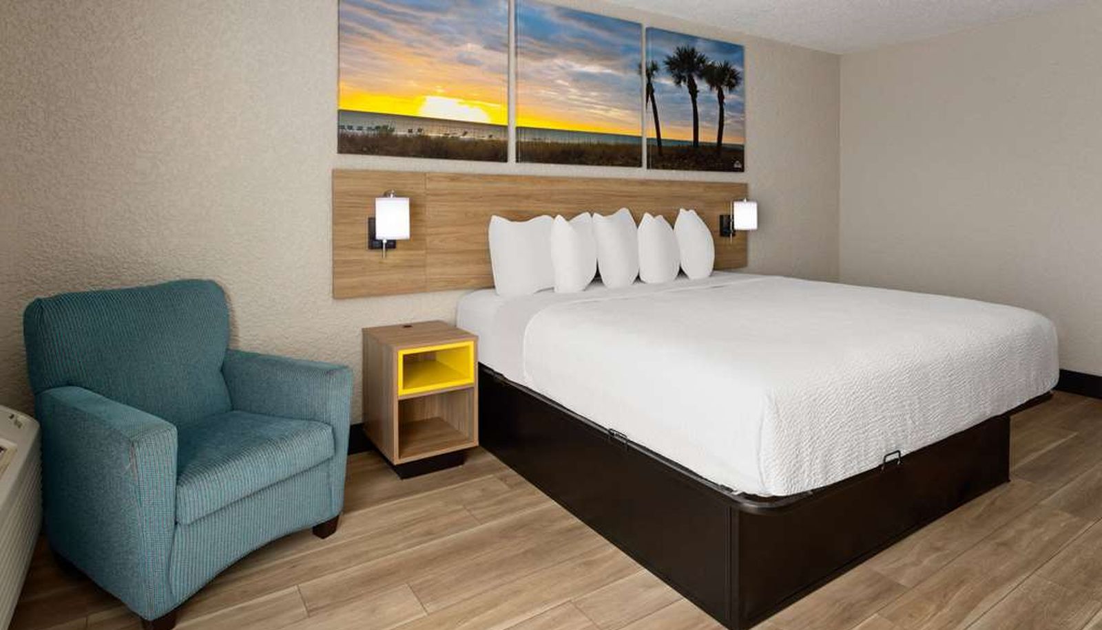 Zimmer - Days Inn & Suites by Wyndham Fort Pierce Midtown