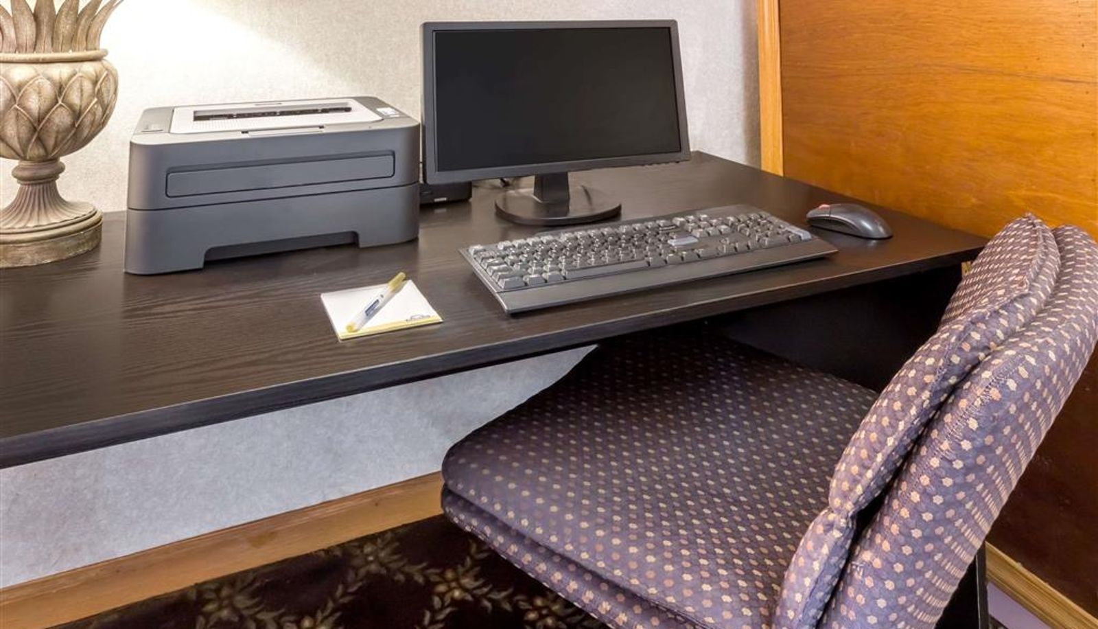 Business center - Days Inn by Wyndham Plymouth