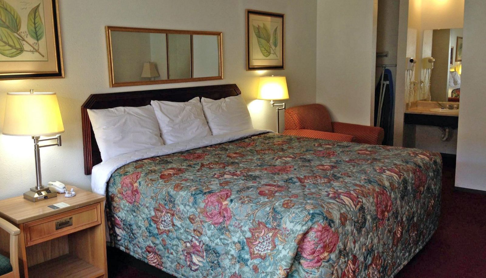 Zimmer - Red Carpet Inn & Suites-Elk City