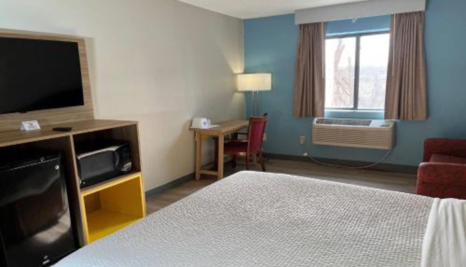 Zimmer - Days Inn by Wyndham Salina I-70