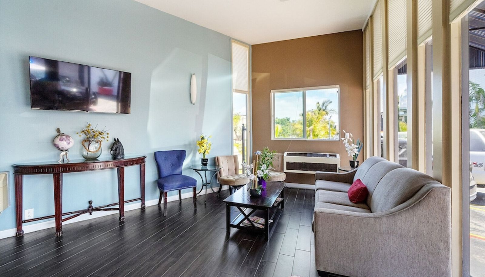 Hall - Torrance Inn & Suites