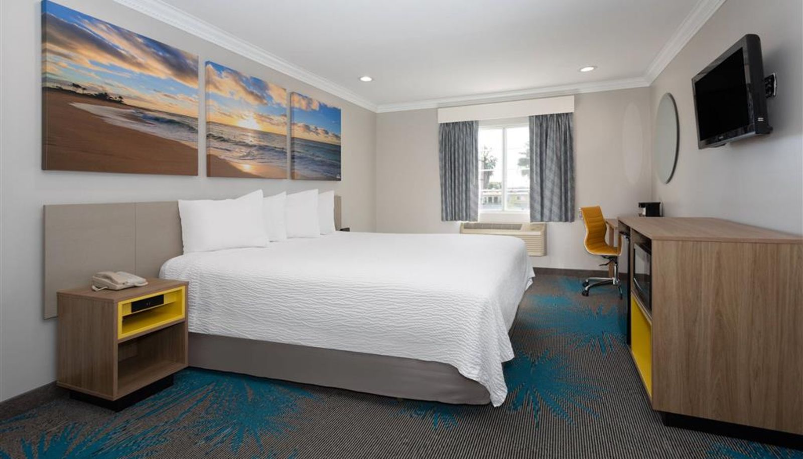 Zimmer - Days Inn by Wyndham Santa Monica