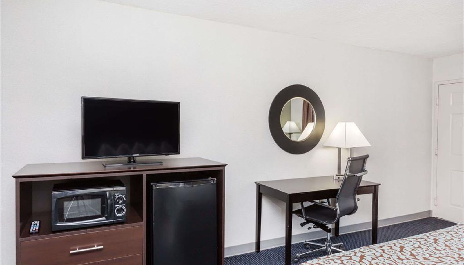 Zimmer - Days Inn by Wyndham Hendersonville