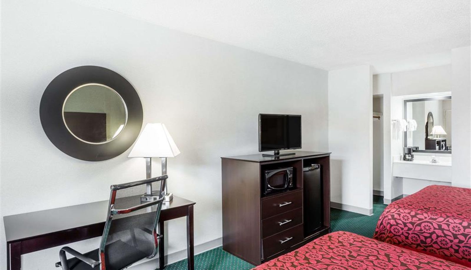 Room - Days Inn by Wyndham Hendersonville