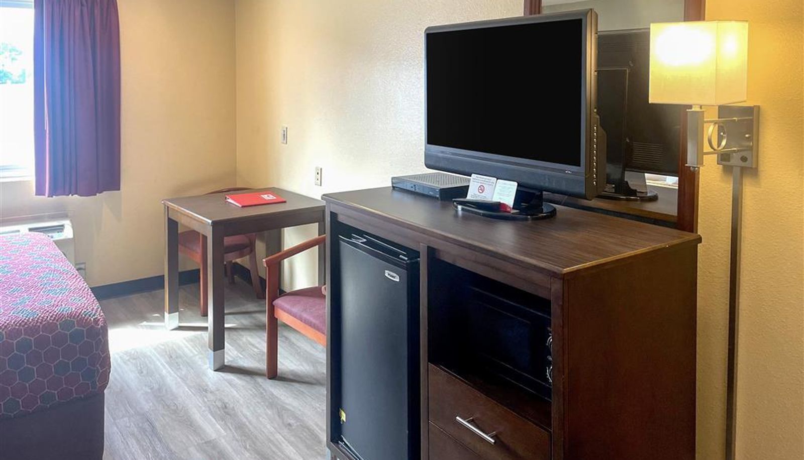 Zimmer - Econo Lodge Inn & Suites Corning Travel Center