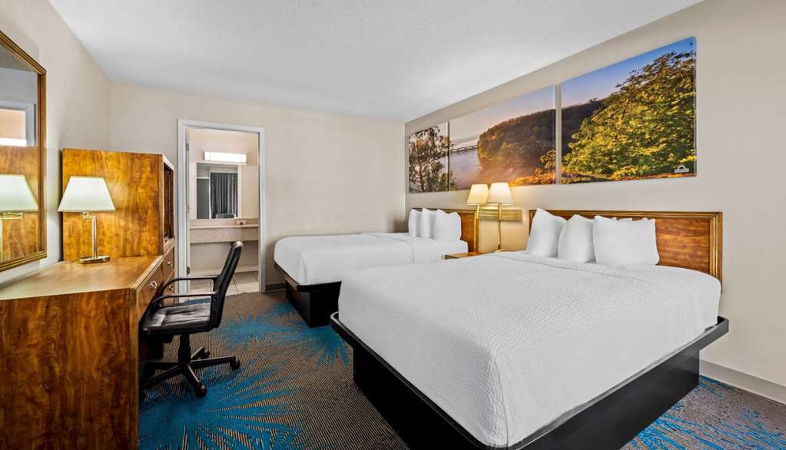 Zimmer - Days Inn by Wyndham Dubuque