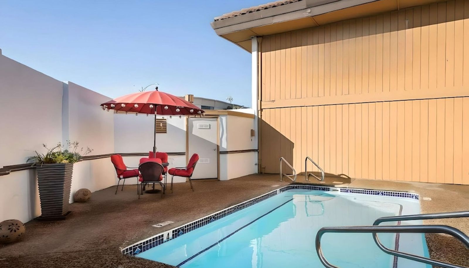 Pool - Rodeway Inn San Jose HWY-101 Tully Rd Exit