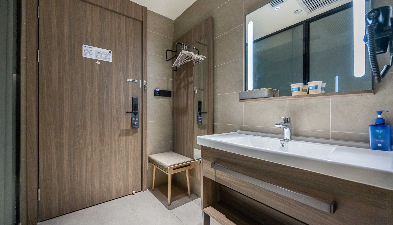 Camera - Hanting Lanzhou East market Wulipu Subway Station Hotel