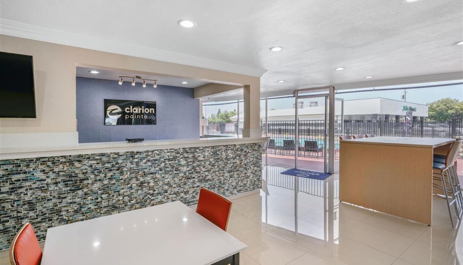 Hall - Clarion Pointe Fresno near Yosemite