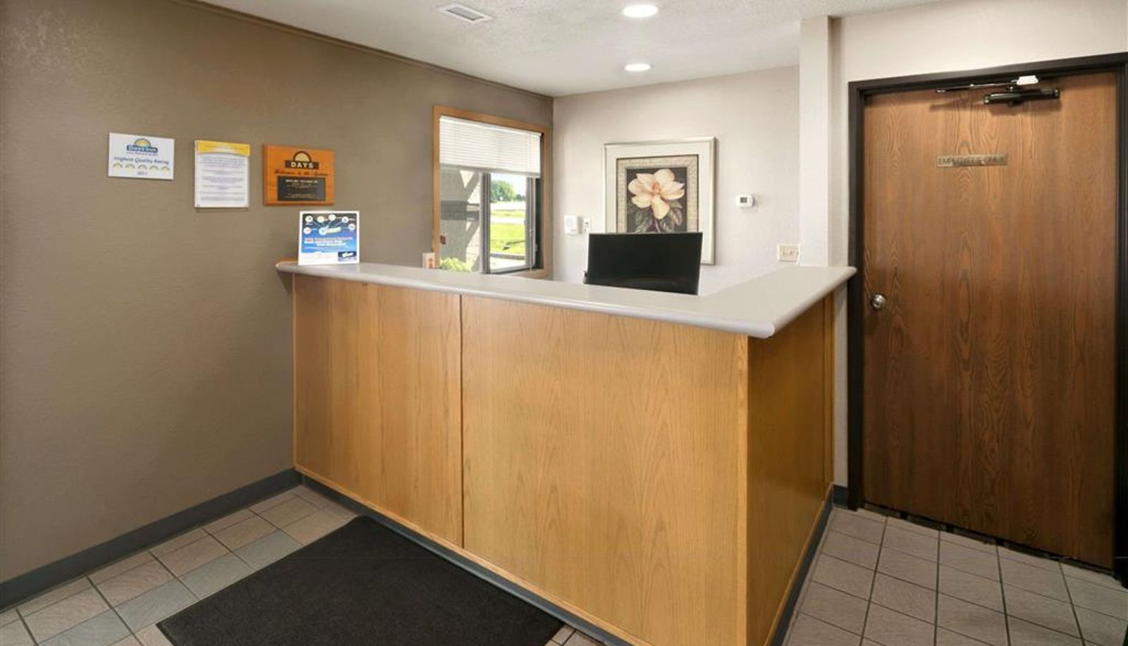 Lobby - Days Inn by Wyndham Willmar