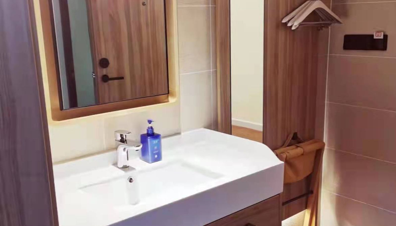 Info - Hanting Urumqi Beimen Subway Station Hotel (under upgrading)