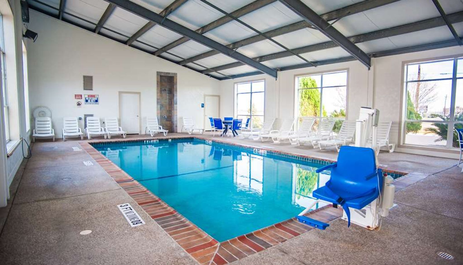 Pool - MOTEL 6 CORSICANA TX