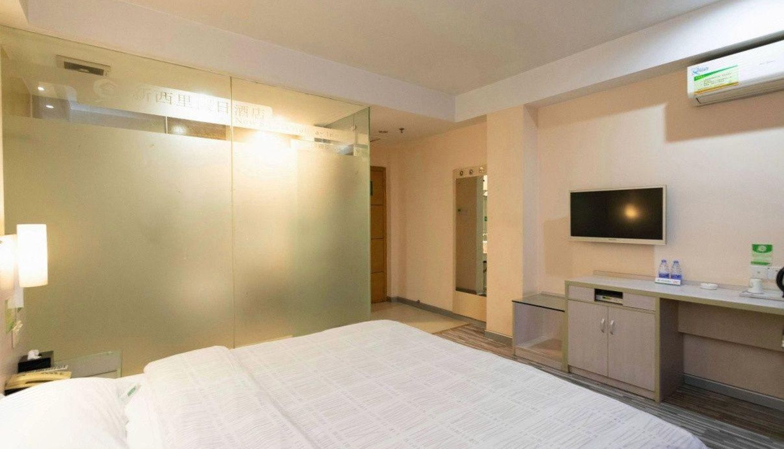 Camera business - Xinxili Hotel (Nanwu Road Xiaojicun Subway Station Store)
