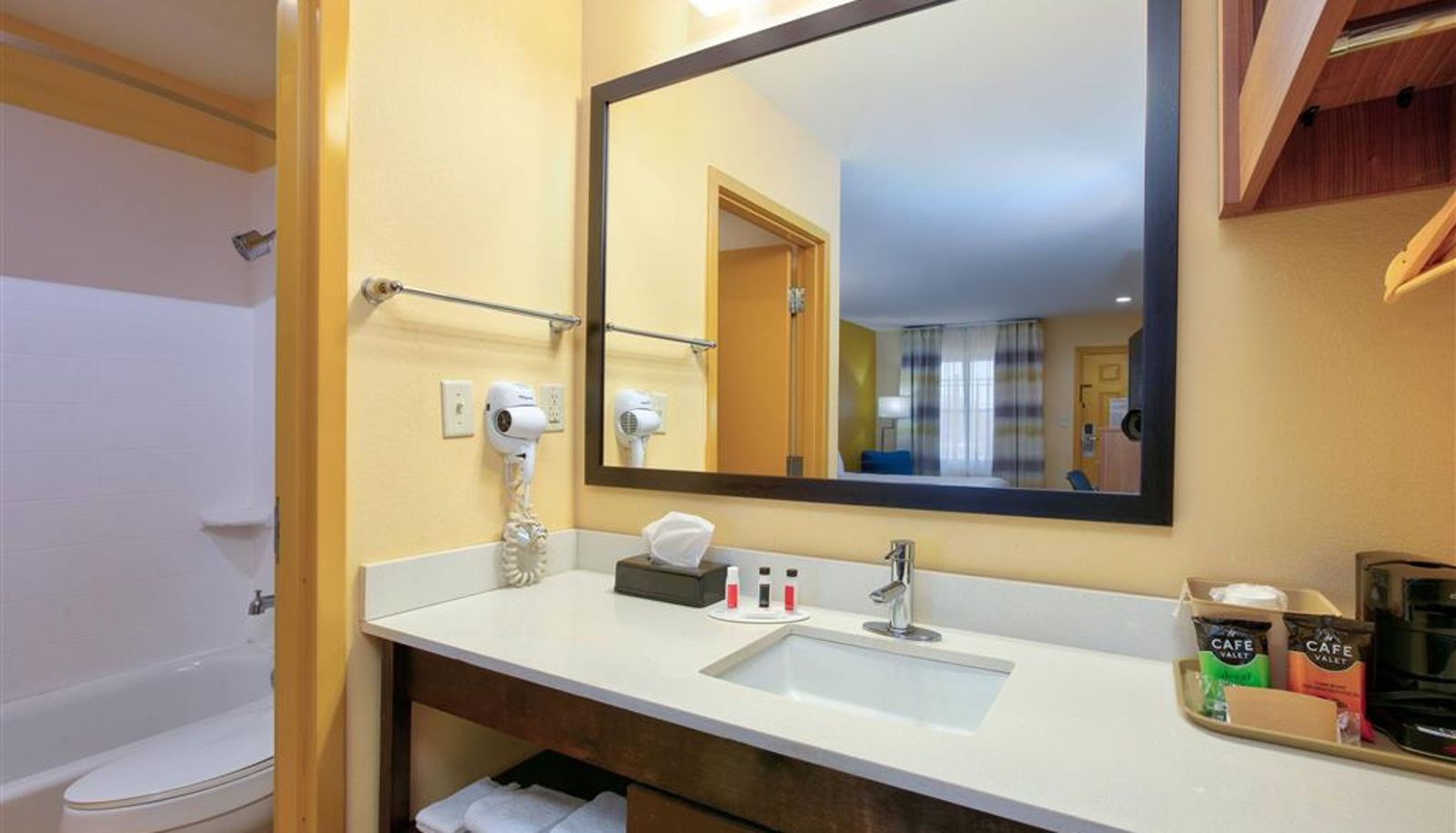 Room - Days Inn by Wyndham Batesville