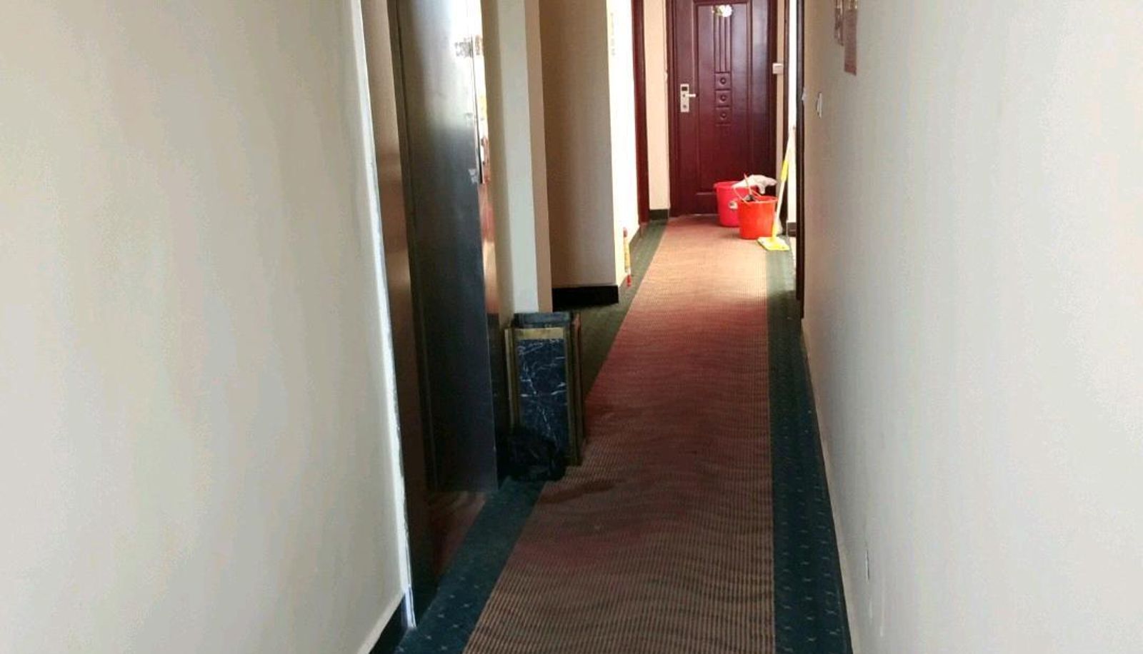 Zewnętrzna część hotelu - Jingfeng Hotel