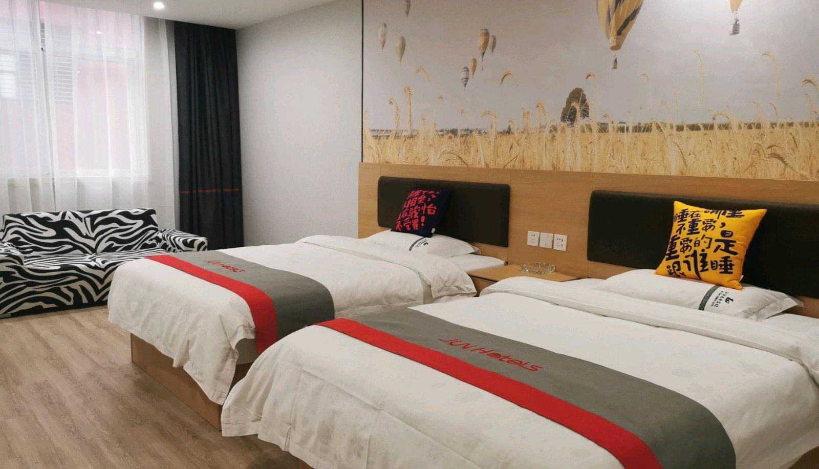 Business room - Junyi Chain Hotel (Tianmen Bao'an Commercial Plaza Store)
