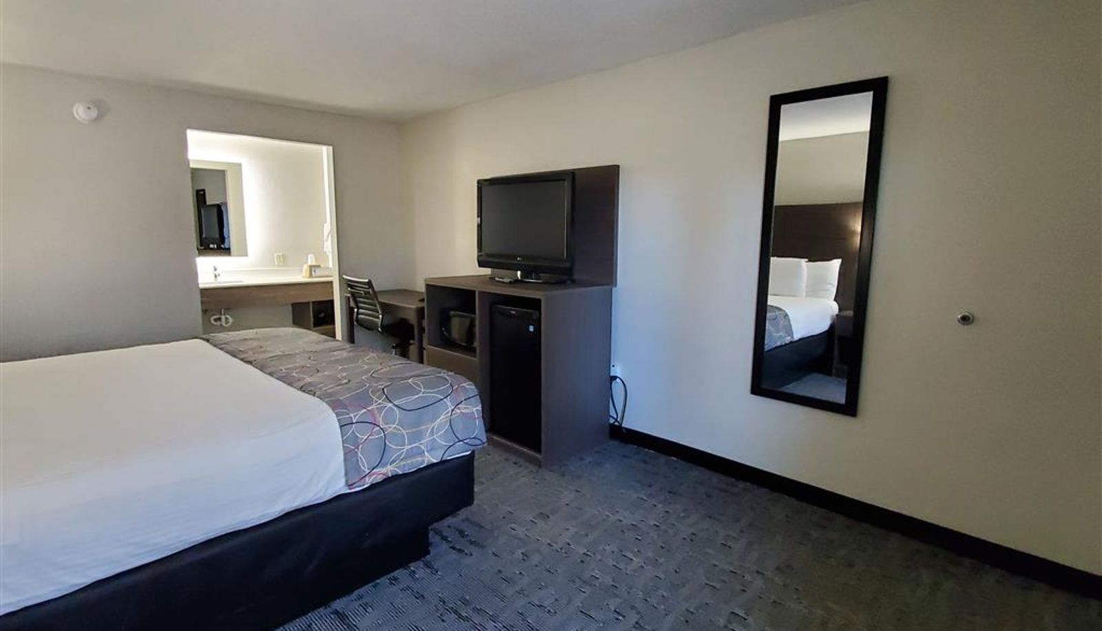 Pokój - Days Inn & Suites by Wyndham Charleston Airport West