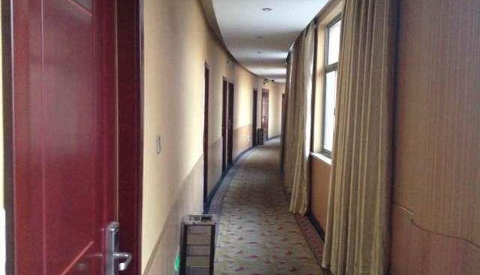 Zewnętrzna część hotelu - Urban Family Hotel