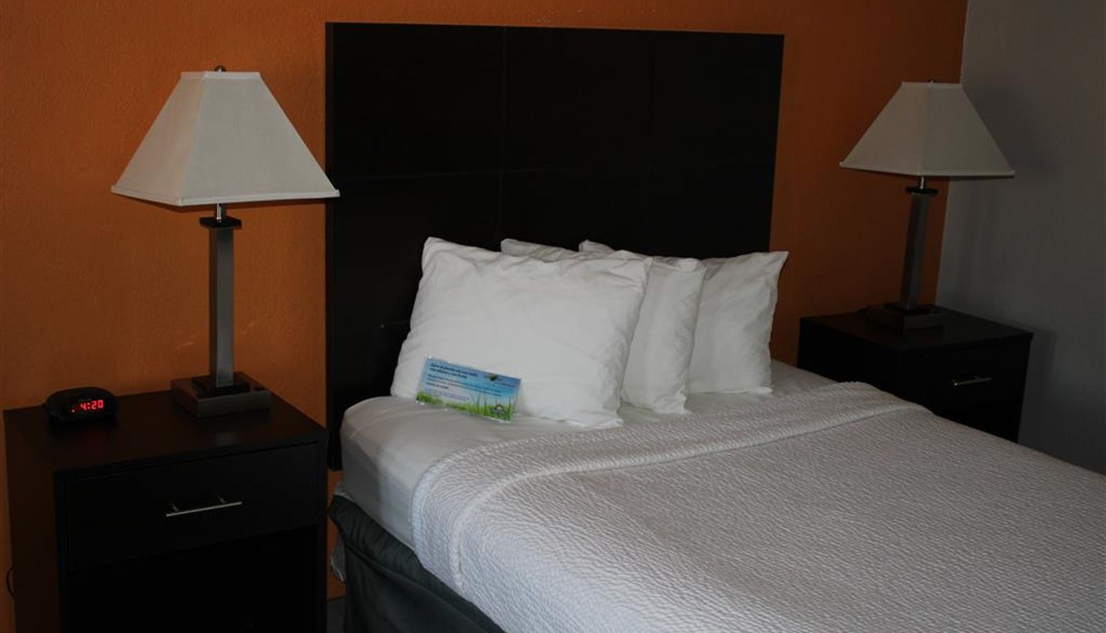 Zimmer - Days Inn by Wyndham Hays