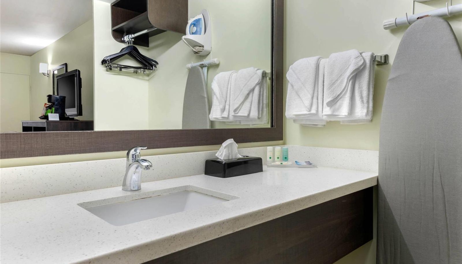 Room - Quality Inn University North I-75