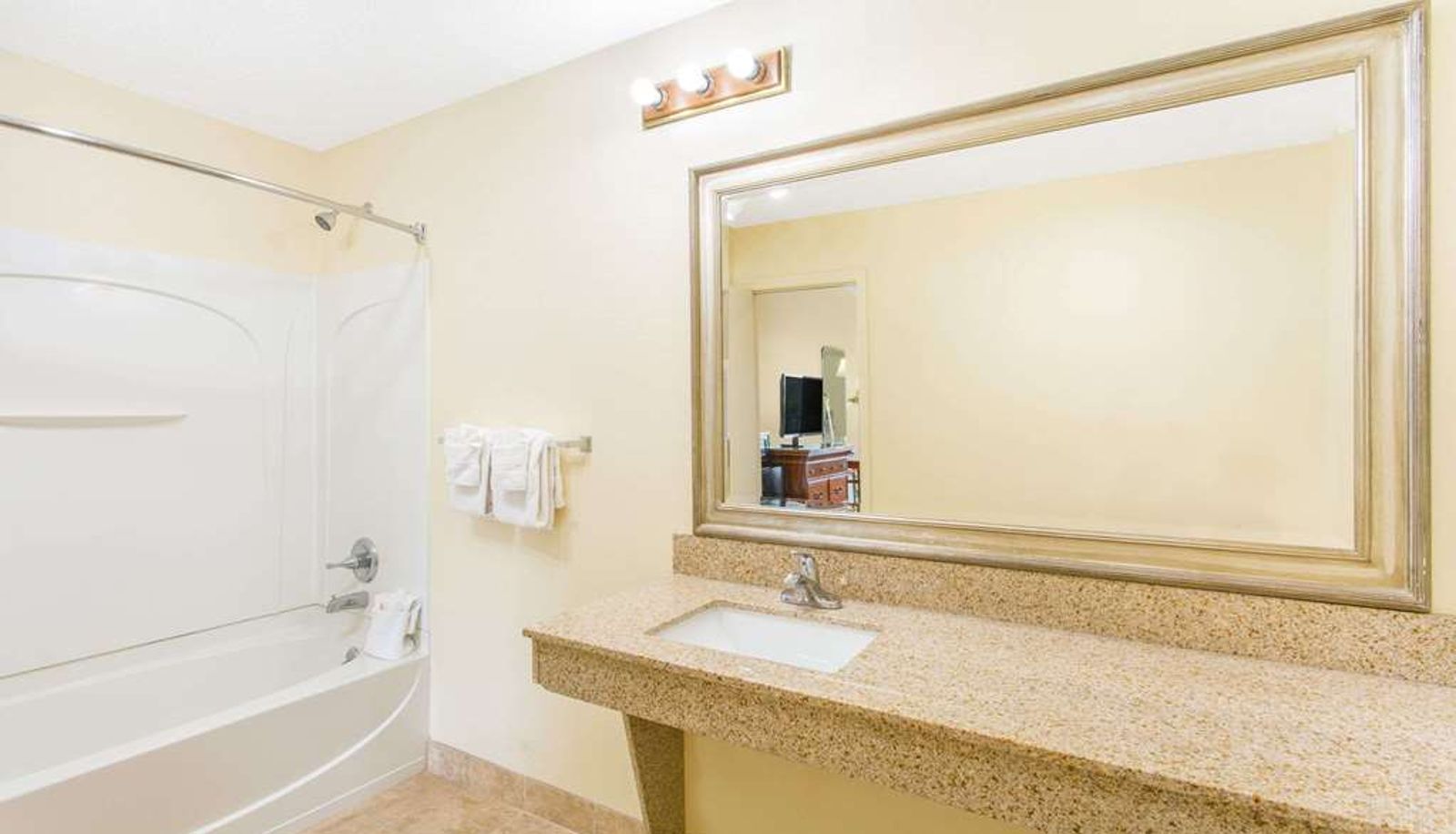 Room - Days Inn by Wyndham Florence/I-95 North