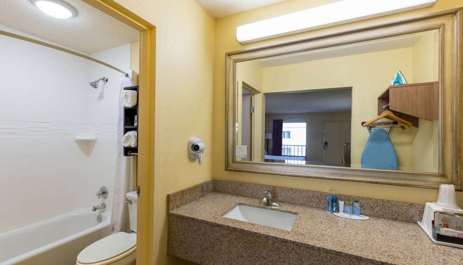 Zimmer - Days Inn by Wyndham Florence/I-95 North