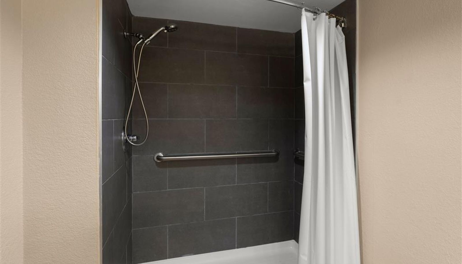 Room - Best Western Adena Inn