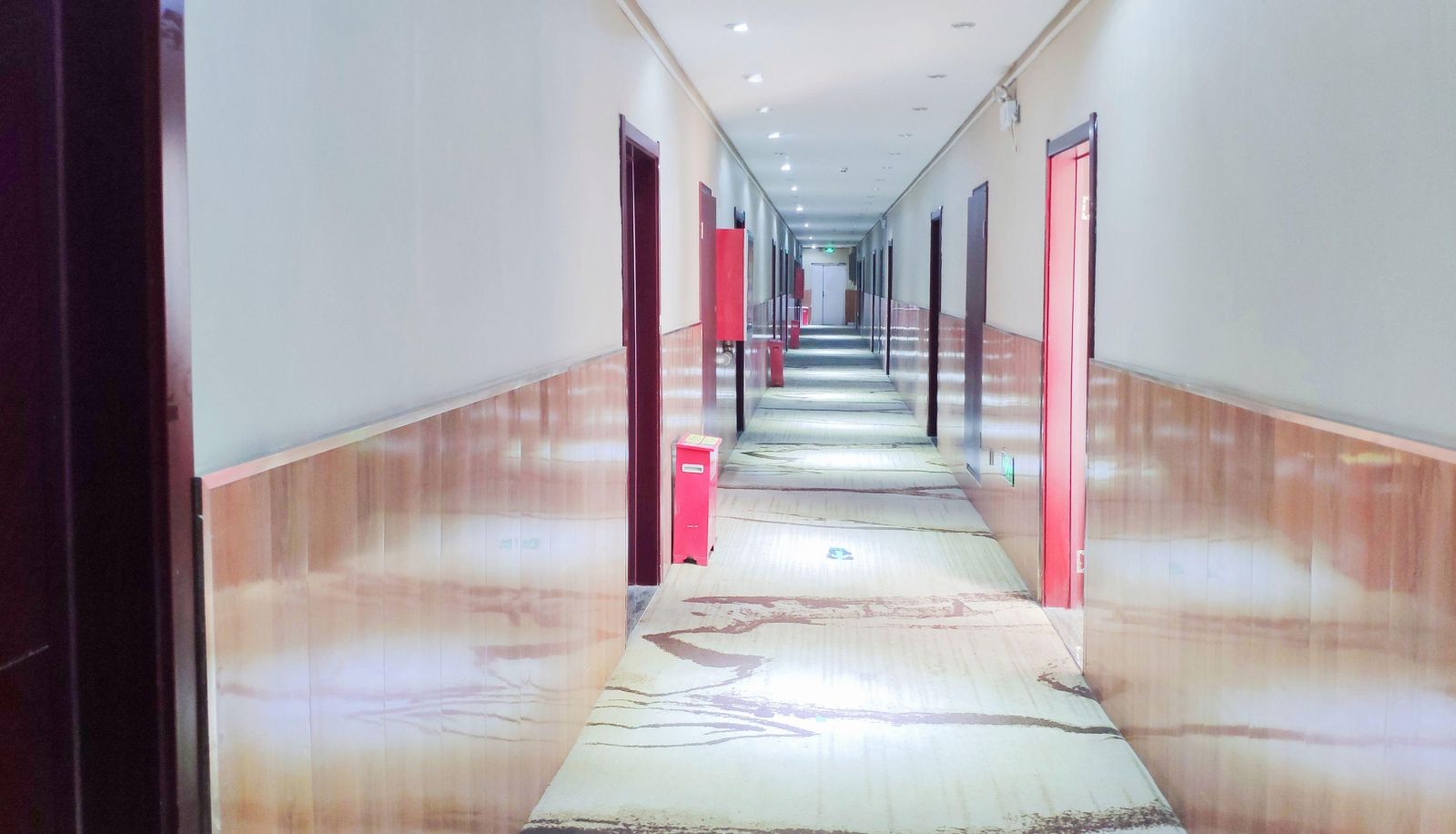 Zewnętrzna część hotelu - Lido Business Hotel