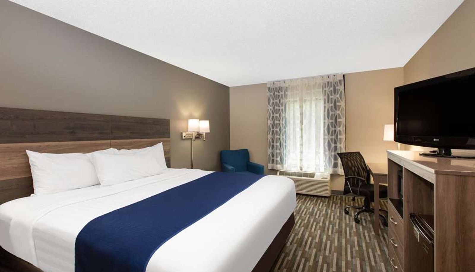 Zimmer - Days Inn & Suites by Wyndham Wisconsin Dells
