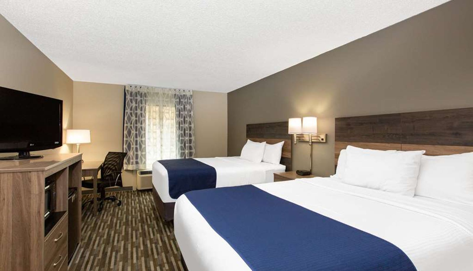Zimmer - Days Inn & Suites by Wyndham Wisconsin Dells