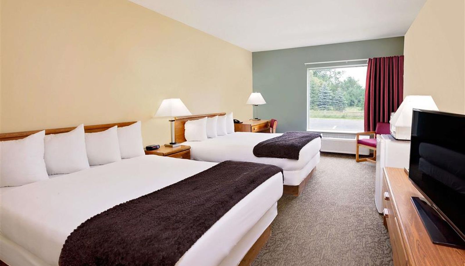 Room - Days Inn by Wyndham Cadillac