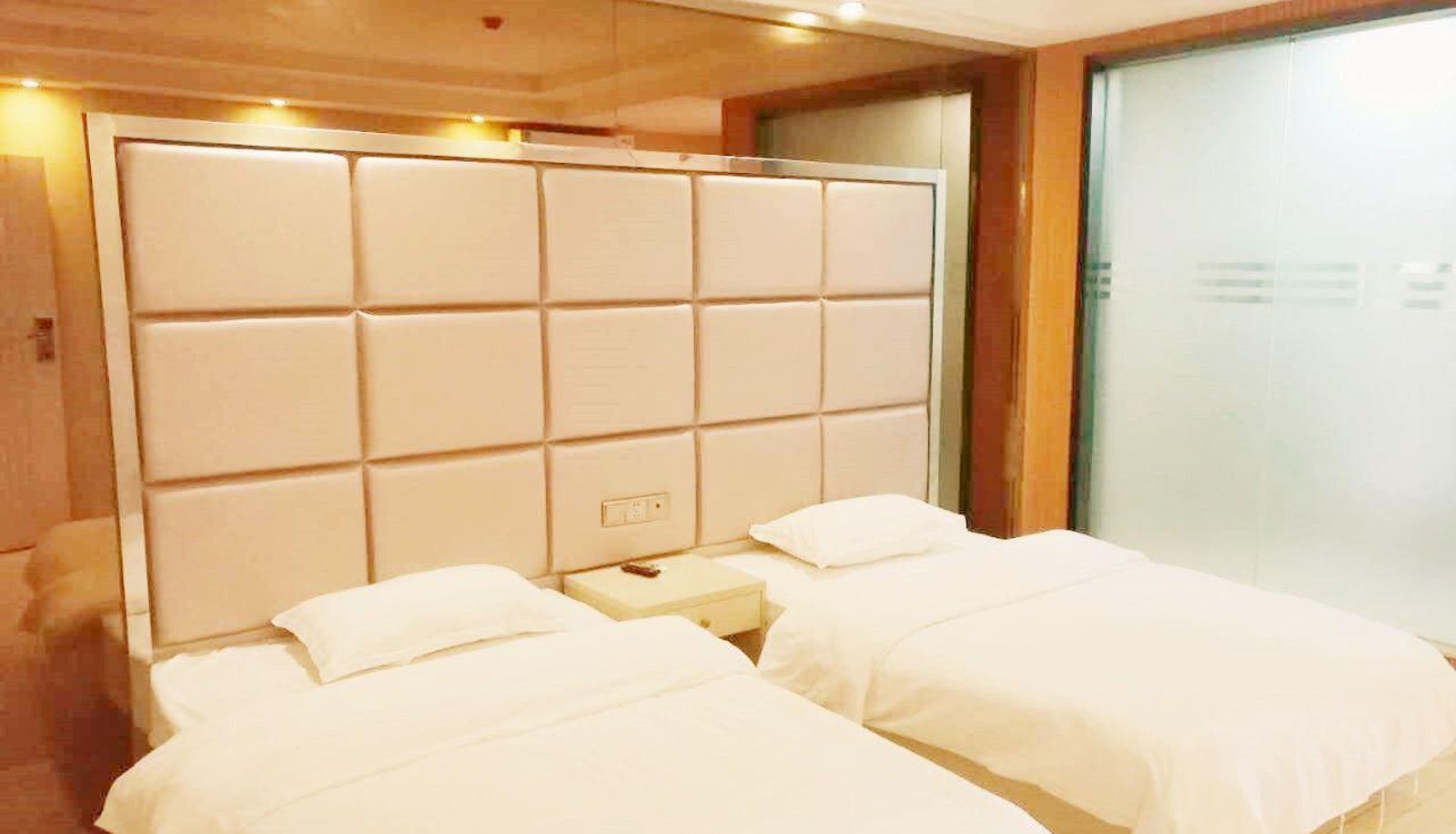 Zimmer - Asia Business Hotel